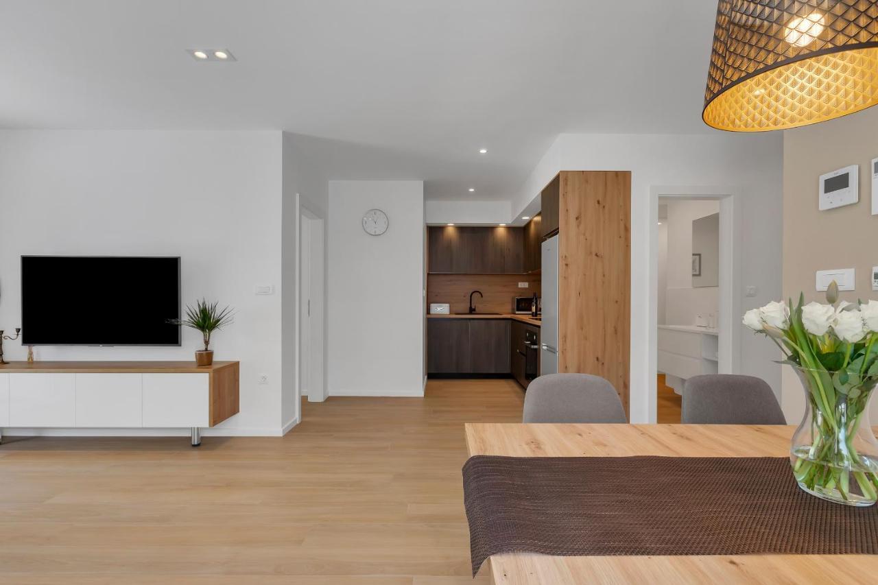 Apartman Roza, Prekrasni Novi S Parkingom Makarska