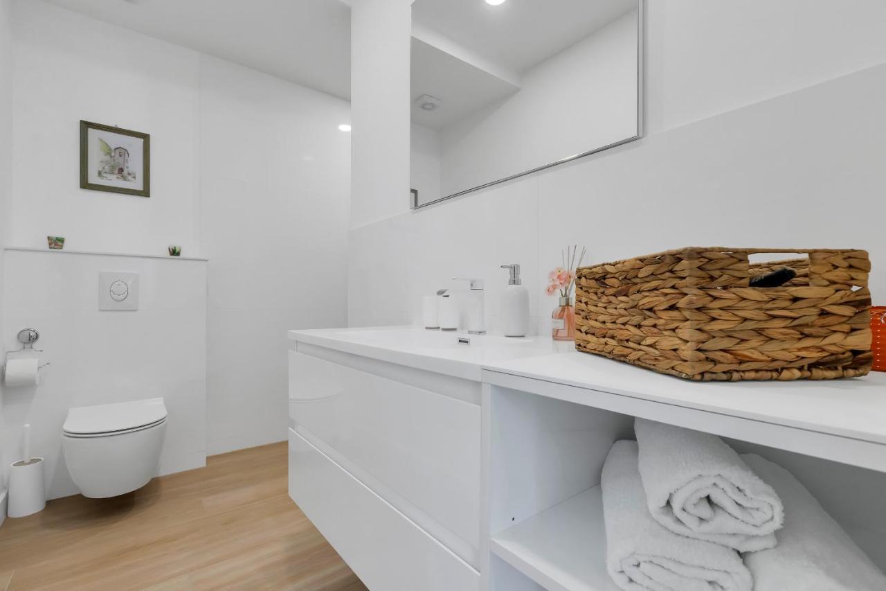 Apartman Roza, Prekrasni Novi S Parkingom